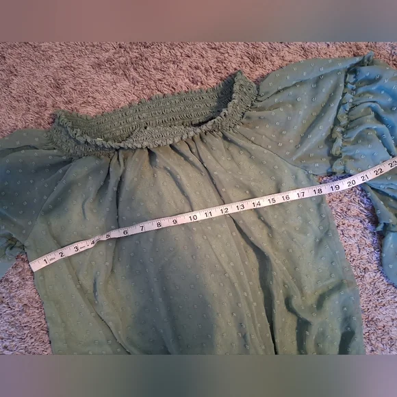 Green Off-Shoulder Blouse - Picture 2 of 3